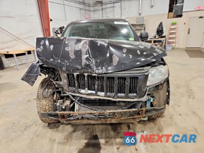 Piąte zdjęcie samochodu w środku: 2011 JEEP GRAND CHEROKEE LAREDO VIN:1J4RR4GG4BC632082 - miniatura