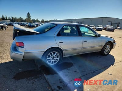 Trzecie zdjęcie samochodu z tyłu: 2000 TOYOTA CAMRY VIN:4T1BF28K0YU092767 - miniatura