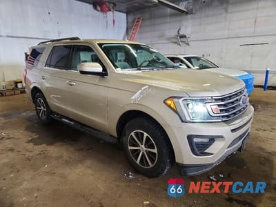 Czwarte zdjęcie samochodu z boku: 2018 FORD EXPEDITION XLT VIN:1FMJU1JT8JEA64729 - miniatura