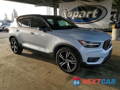 Czwarte zdjęcie samochodu z boku: 2021 VOLVO XC40 T5 R-DESIGN VIN:YV4162UM3M2589645 - miniatura