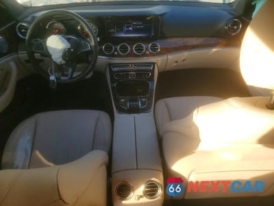 Zdjęcie 8 z 13 samochodu: 2018 MERCEDES-BENZ E 300 4MATIC VIN:WDDZF4KB9JA375236 - miniatura