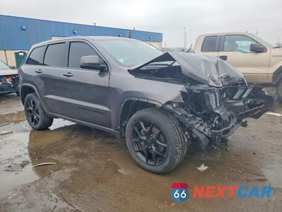 Czwarte zdjęcie samochodu z boku: 2018 JEEP GRAND CHEROKEE LAREDO VIN:1C4RJFAG4JC103702 - miniatura