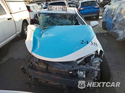 Piąte zdjęcie samochodu w środku: 2016 TOYOTA CAMRY HYBRID VIN:4T1BD1FKXGU185393 - miniatura