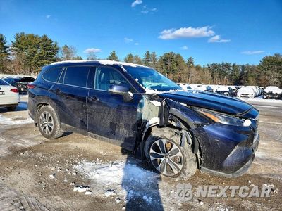 Czwarte zdjęcie samochodu z boku: 2021 TOYOTA HIGHLANDER XLE VIN:5TDGZRBHXMS090109 - miniatura