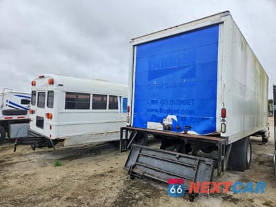Trzecie zdjęcie samochodu z tyłu: 2013 INTERNATIONAL 4300 BOX TRUCK VIN:1HTJTSKM3DH151528 - miniatura
