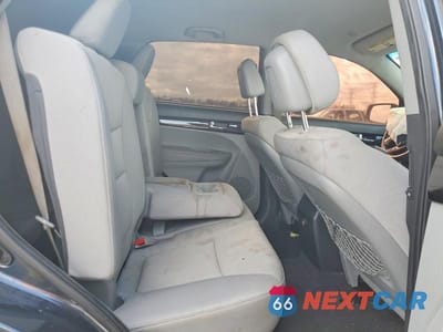 Zdjęcie 11 z 14 samochodu: 2012 KIA SORENTO VIN:5XYKTDA67CG296028 - miniatura