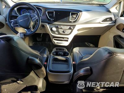 Zdjęcie 8 z 14 samochodu: 2017 CHRYSLER PACIFICA TOURING L VIN:2C4RC1BG3HR752243 - miniatura