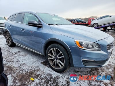 Czwarte zdjęcie samochodu z boku: 2018 VOLVO V60 CROSS COUNTRY PREMIER VIN:YV440MWK2J2056252 - miniatura