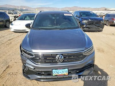 Piąte zdjęcie samochodu w środku: 2022 VOLKSWAGEN TIGUAN SE VIN:3VV8B7AX4NM008349 - miniatura