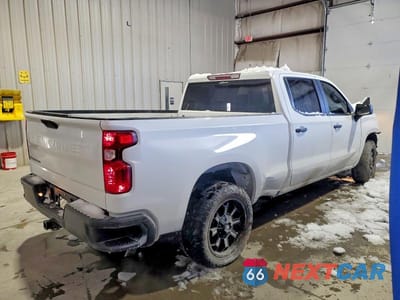 Trzecie zdjęcie samochodu z tyłu: 2019 CHEVROLET SILVERADO K1500 VIN:1GCUYAEF4KZ311863 - miniatura