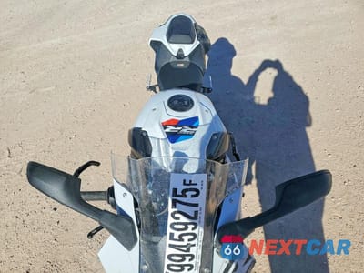 Piąte zdjęcie samochodu w środku: 2023 BMW S 1000 RR VIN:WB10E6307P6H07720 - miniatura