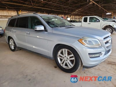 Czwarte zdjęcie samochodu z boku: 2015 MERCEDES-BENZ GL 450 4MATIC VIN:4JGDF6EE2FA457947 - miniatura