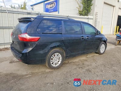 Trzecie zdjęcie samochodu z tyłu: 2017 TOYOTA SIENNA XLE PREMIUM 8-PASSENGER VIN:5TDYZ3DC4HS892602 - miniatura