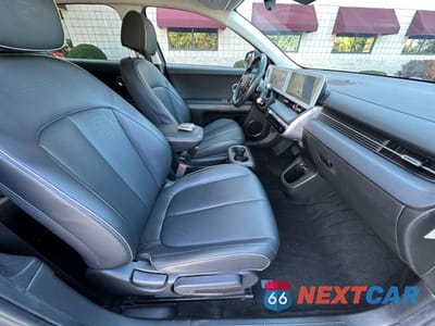 Piąte zdjęcie samochodu w środku: 2022 HYUNDAI IONIQ 5 SEL VIN:KM8KNDAF5NU105519 - miniatura