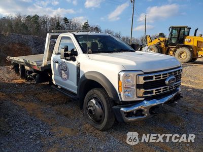 Czwarte zdjęcie samochodu z boku: 2023 FORD F550 ROLLBACK TRUCK VIN:1FDUF5GN7PEC91135 - miniatura