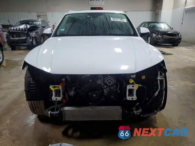 Piąte zdjęcie samochodu w środku: 2021 AUDI Q5 PREMIUM PLUS VIN:WA1BAAFY1M2098971 - miniatura