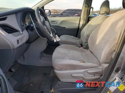 Zdjęcie 7 z 13 samochodu: 2015 TOYOTA SIENNA VIN:5TDZK3DCXFS591516 - miniatura