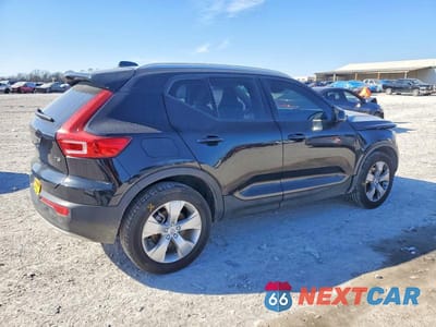 Trzecie zdjęcie samochodu z tyłu: 2021 VOLVO XC40 T5 MOMENTUM VIN:YV4162UK8M2600508 - miniatura