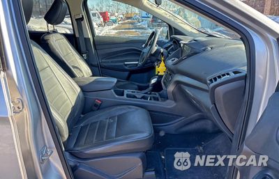 Piąte zdjęcie samochodu w środku: 2018 FORD ESCAPE SEL VIN:1FMCU9HD8JUC66420 - miniatura