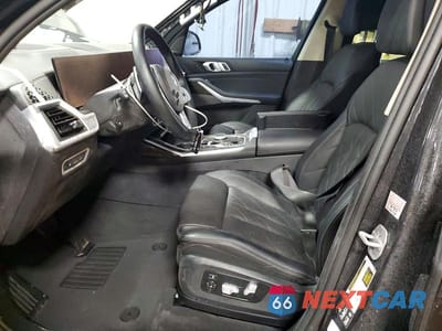 Zdjęcie 7 z 13 samochodu: 2025 BMW X7 XDRIVE40I VIN:5UX23EM04S9W58165 - miniatura