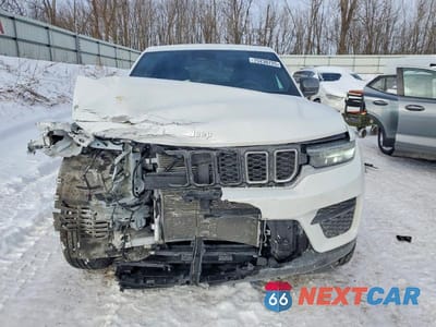 Piąte zdjęcie samochodu w środku: 2025 JEEP GRAND CHEROKEE LAREDO VIN:1C4RJHAG2SC293724 - miniatura