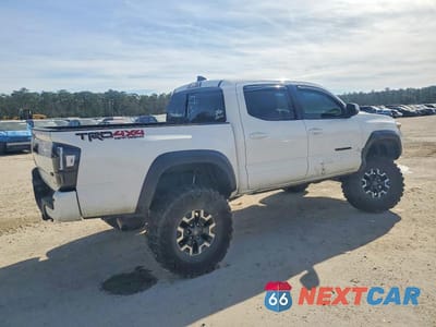 Trzecie zdjęcie samochodu z tyłu: 2023 TOYOTA TACOMA DOUBLE CAB VIN:3TMCZ5AN5PM589841 - miniatura