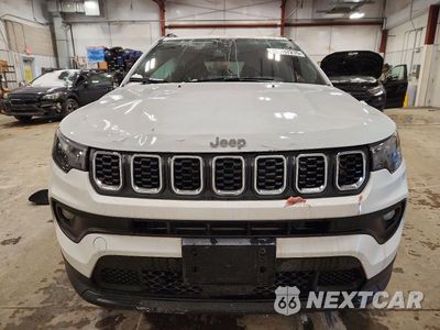 Piąte zdjęcie samochodu w środku: 2025 JEEP COMPASS LATITUDE VIN:3C4NJDBN9ST535711 - miniatura