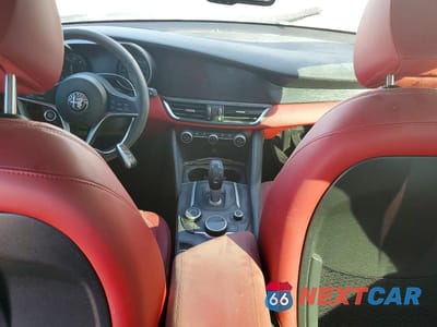 Zdjęcie 8 z 11 samochodu: 2019 ALFA ROMEO GIULIA VIN:ZARFAMAN4K7622772 - miniatura