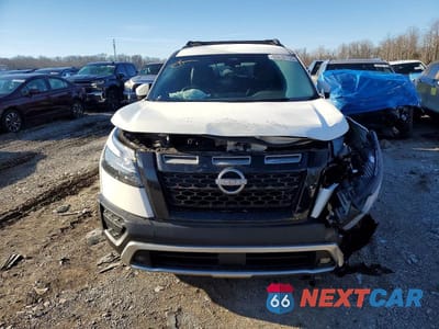 Piąte zdjęcie samochodu w środku: 2025 NISSAN PATHFINDER ROCK CREEK VIN:5N1DR3BD8SC224476 - miniatura