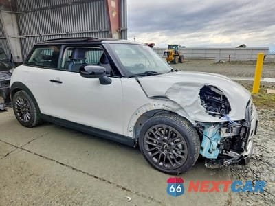 Czwarte zdjęcie samochodu z boku: 2025 MINI COOPER S VIN:WMW23GD00S2X10068 - miniatura