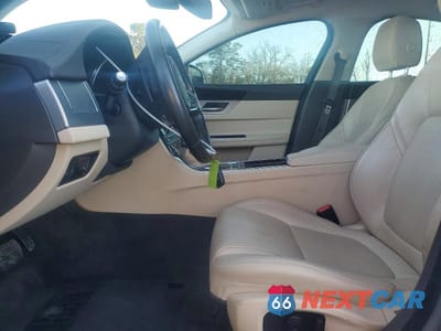 Zdjęcie 7 z 11 samochodu: 2018 JAGUAR XF PRESTIGE VIN:SAJBE4FX8JCY68660 - miniatura