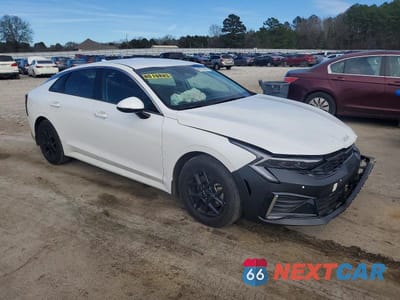 Czwarte zdjęcie samochodu z boku: 2025 KIA K5 LXS VIN:KNAG24J70S5286494 - miniatura