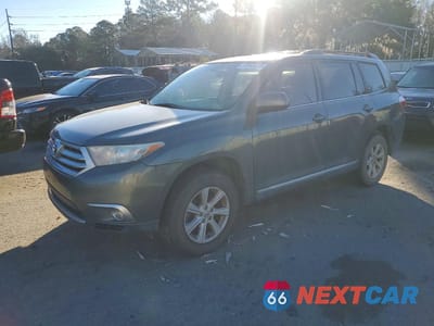 2013 TOYOTA HIGHLANDER BASE 5TDBK3EH0DS261392 - główne zdjęcie licytacji z USA - miniatura