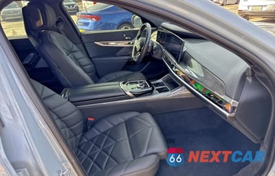 Piąte zdjęcie samochodu w środku: 2023 BMW 740 I VIN:WBA23EH00PCM28450 - miniatura