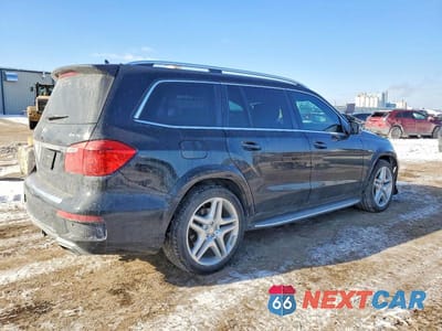 Trzecie zdjęcie samochodu z tyłu: 2016 MERCEDES-BENZ GL 550 4MATIC VIN:4JGDF7DE6GA638669 - miniatura