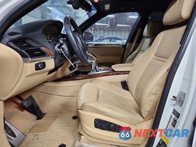 Zdjęcie 7 z 13 samochodu: 2011 BMW X5 XDRIVE50I VIN:5UXZV8C56BL417671 - miniatura