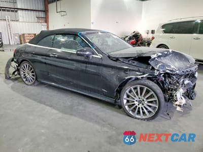 Czwarte zdjęcie samochodu z boku: 2019 MERCEDES-BENZ C300 CLASS 2D CONVERTIBLE VIN:WDDWK8DB8KF781838 - miniatura