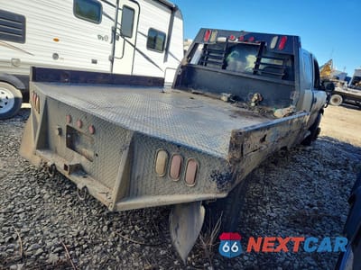 Trzecie zdjęcie samochodu z tyłu: 2003 CHEVROLET SILVERADO K3500 VIN:1GCJK39U43E207908 - miniatura