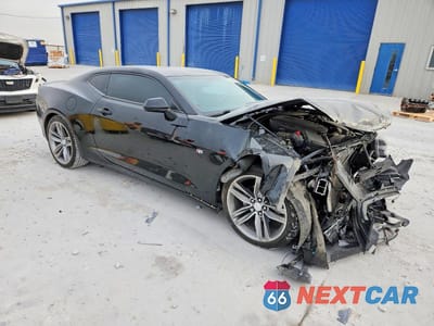 Czwarte zdjęcie samochodu z boku: 2017 CHEVROLET CAMARO LT VIN:1G1FB1RS6H0180104 - miniatura