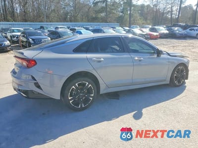 Trzecie zdjęcie samochodu z tyłu: 2022 KIA K5 VIN:5XXG64J29NG083213 - miniatura