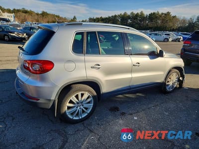 Trzecie zdjęcie samochodu z tyłu: 2011 VOLKSWAGEN TIGUAN S VIN:WVGBV7AX7BW561354 - miniatura