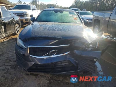 Piąte zdjęcie samochodu w środku: 2019 VOLVO S60 T5 MOMENTUM VIN:7JR102FK0KG009639 - miniatura