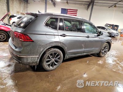 Trzecie zdjęcie samochodu z tyłu: 2022 VOLKSWAGEN TIGUAN SE VIN:3VV2B7AX7NM151558 - miniatura