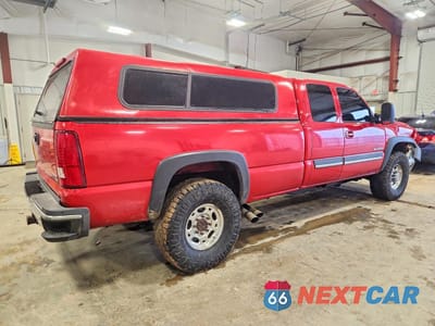 Trzecie zdjęcie samochodu z tyłu: 2003 CHEVROLET SILVERADO K2500 HEAVY DUTY VIN:1GCHK29U03E287278 - miniatura