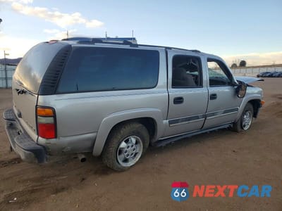Trzecie zdjęcie samochodu z tyłu: 2004 CHEVROLET SUBURBAN K1500 VIN:3GNFK16Z94G263239 - miniatura