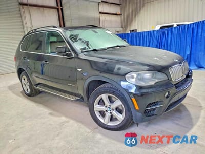Czwarte zdjęcie samochodu z boku: 2013 BMW X5 XDRIVE50I VIN:5UXZV8C51D0C15957 - miniatura