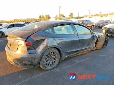 Trzecie zdjęcie samochodu z tyłu: 2025 TESLA MODEL 3 VIN:5YJ3E1EA8SF080285 - miniatura