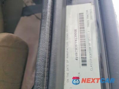 Zdjęcie 10 z 10 samochodu: 2015 VOLVO VNL SEMI TRUCK VIN:4V4NC9EH7FN139008 - miniatura
