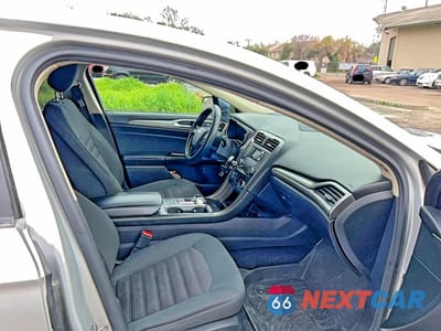 Piąte zdjęcie samochodu w środku: 2017 FORD FUSION SE HYBRID VIN:3FA6P0LU4HR232655 - miniatura