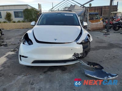 Piąte zdjęcie samochodu w środku: 2024 TESLA MODEL Y VIN:7SAYGDED5RF120492 - miniatura